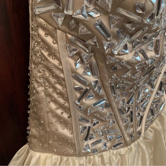 Embellished strapless dress - Picture 5 of 9